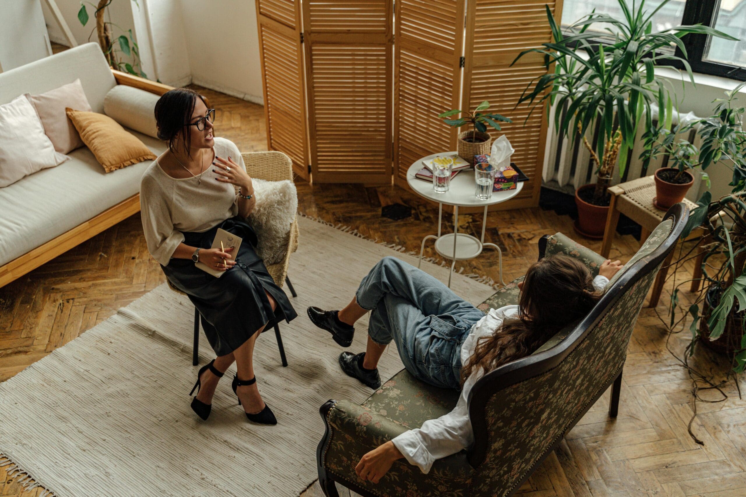 Therapy for women with ADHD. How to find a good therapist for ADHD.